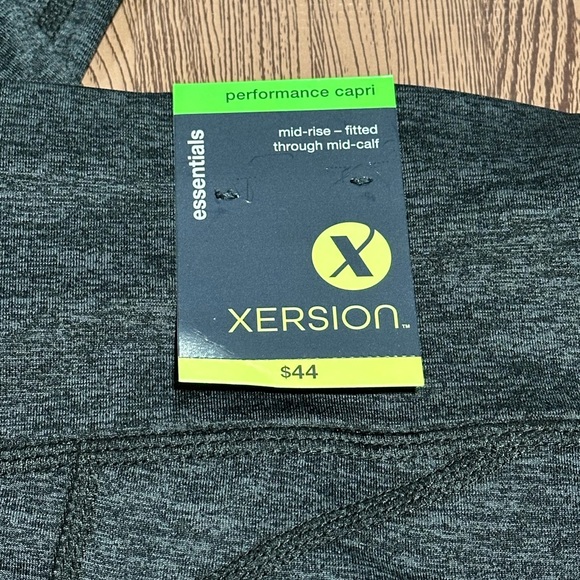 Xersion Performance Capri Mid Rise - Picture 3 of 5